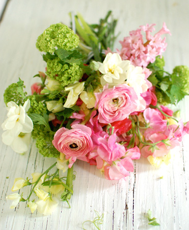 Spring Wedding Bouquet wedding bouquet pink spring1 Fresh & Fabulous Spring Wedding Ideas