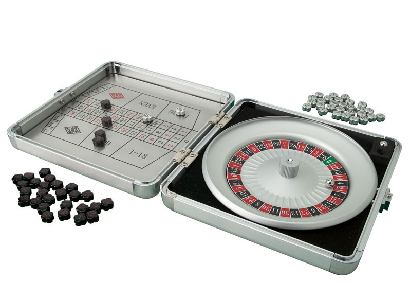 unknown Mini Travel Roulette Wheel Game in Silver Case