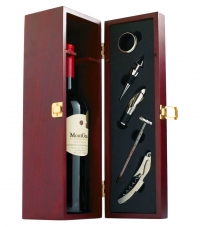 Wine Accessories in Mahogany Wood Wine Box